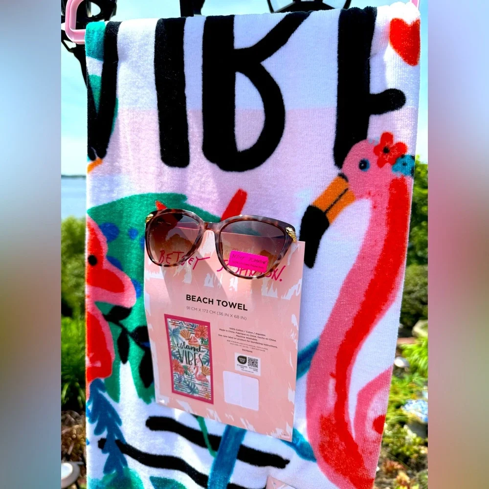 Betsey Johnson NWT Tropical Print Beach Towel & Tortoise Shell Snake Sunglasses